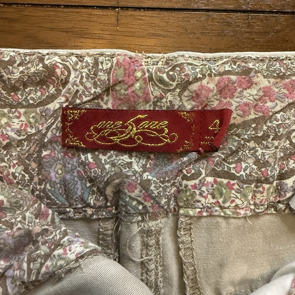 One 5 One Shorts Women's Size 4 khaki Pockets‎ - Picture 3 of 5